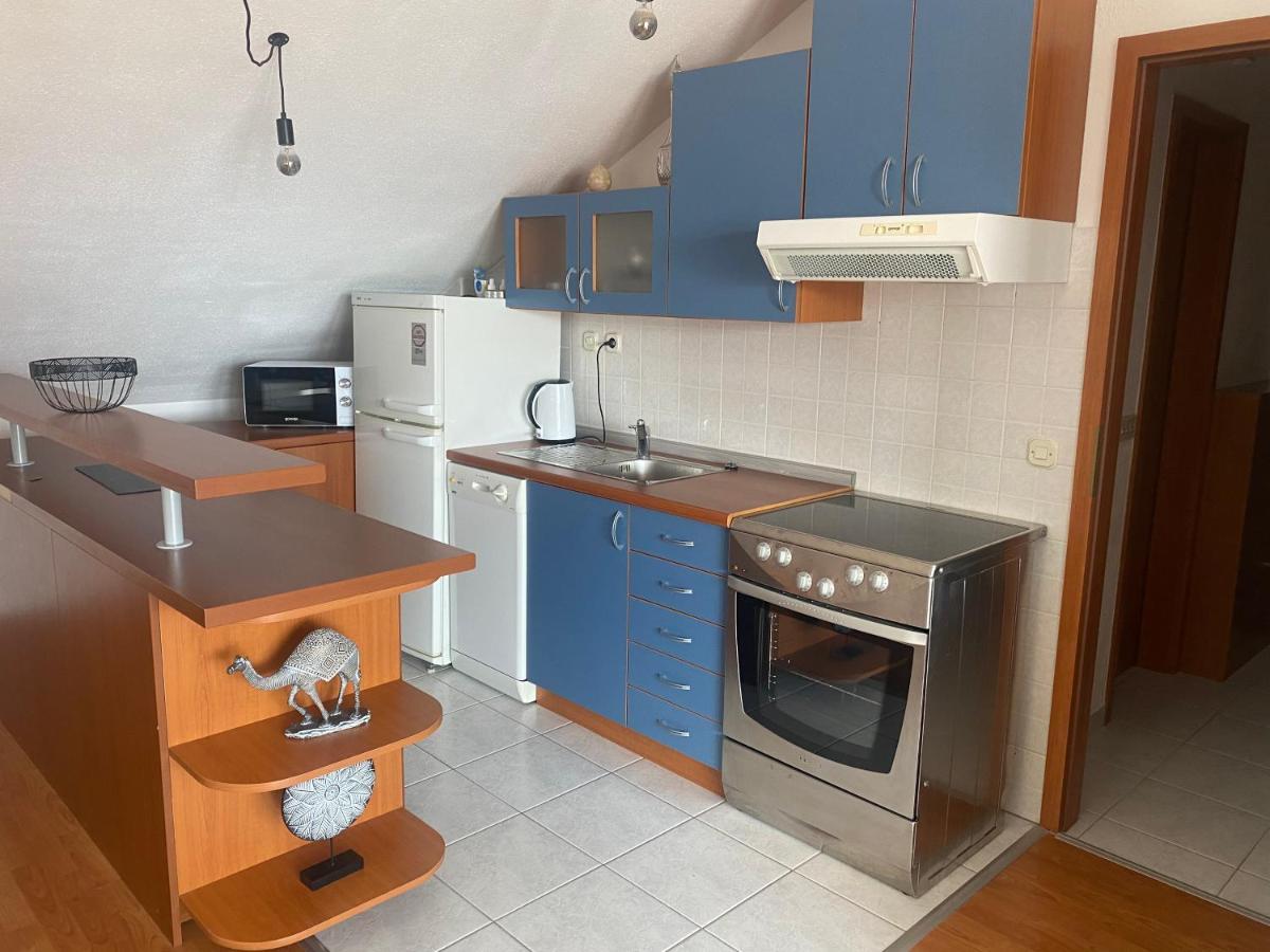 Top Floor Apartment With Sea View Kaštela Екстериор снимка