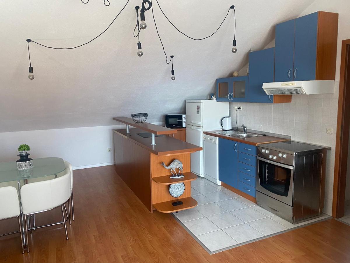 Top Floor Apartment With Sea View Kaštela Екстериор снимка